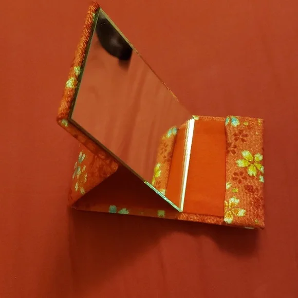 Compact Mirror - Picture 1 of 4